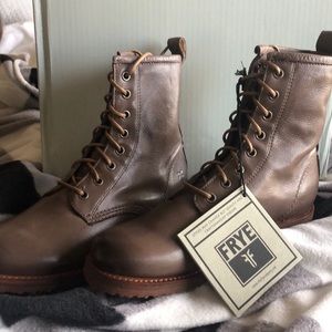 Frye Woman Boots Veronica Combat Grey 8M
